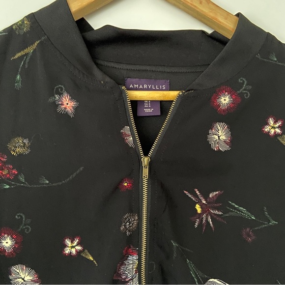 AMARYLLIS BLACK/FLORAL LIGHTWEIGHT BOMBER STYLE JACKET WITH GOLD ZIPPER, SMALL - Picture 4 of 11